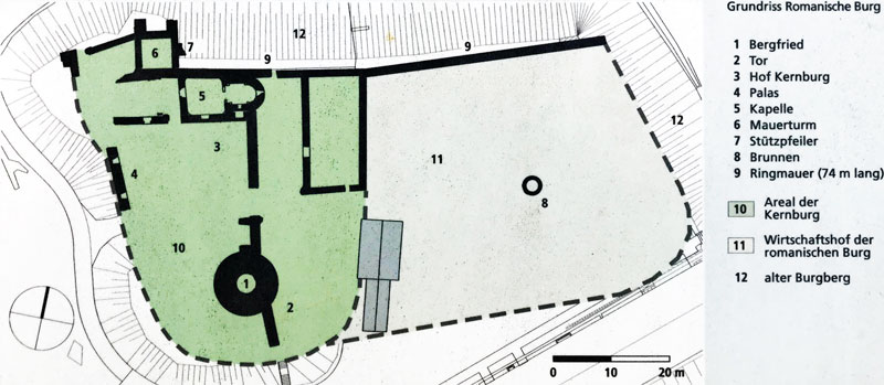 Grundriss der romanischen Kernburg, von der nur Grundmauern und der Bergfried erhalten sind.